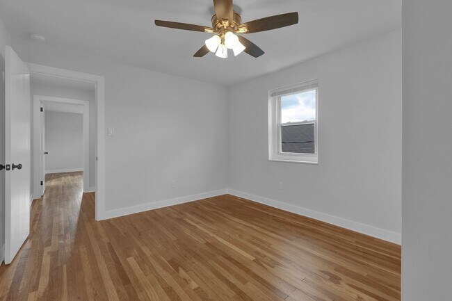 Building Photo - 1613 3rd St