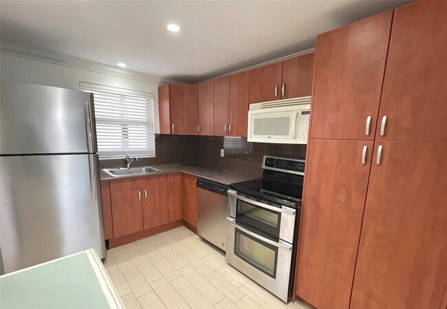 Foto del edificio - 9411 Evergreen Pl