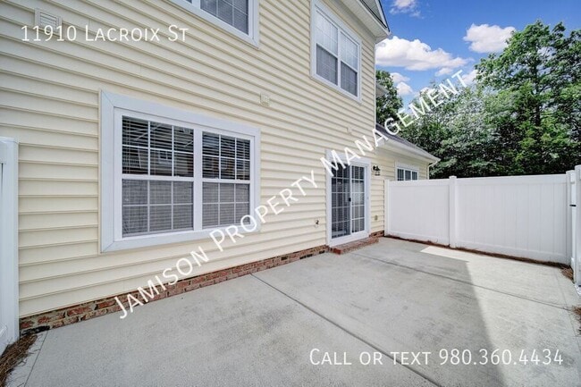 Building Photo - 11910 Lacroix St
