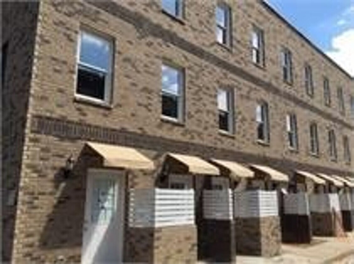 Best in Forest Park. 2016 Construction!! - Best in Forest Park.  2016 Construction!!