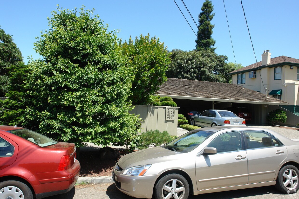 Building Photo - 6101-6107 Chabot Rd