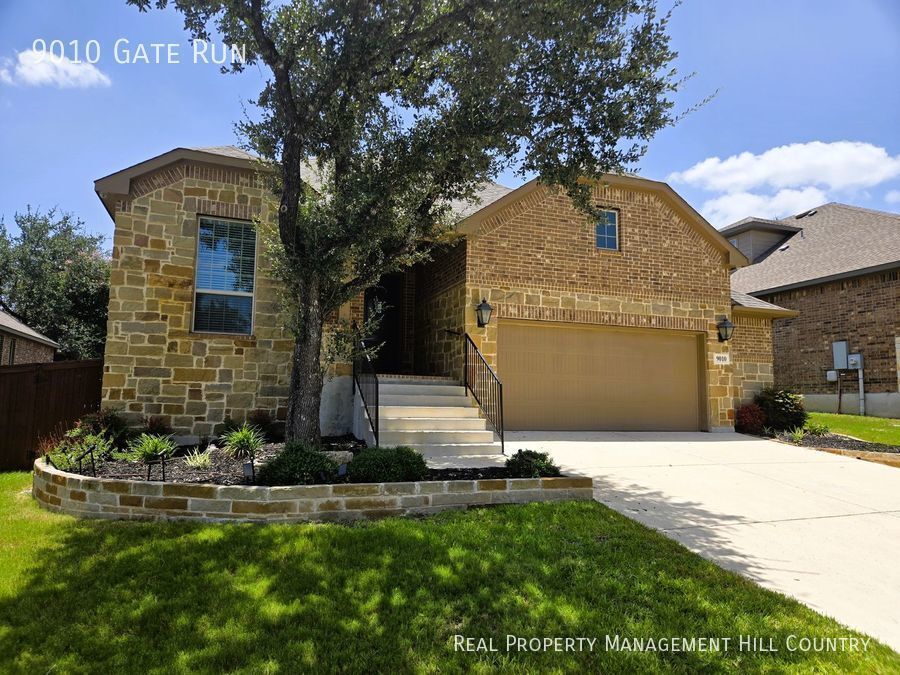 Primary Photo - Live Large in Desirable Front Gate: Spacio...