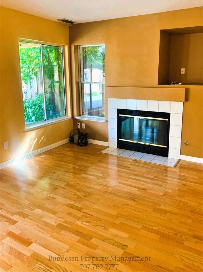 Building Photo - 1790 Stone Creek Dr