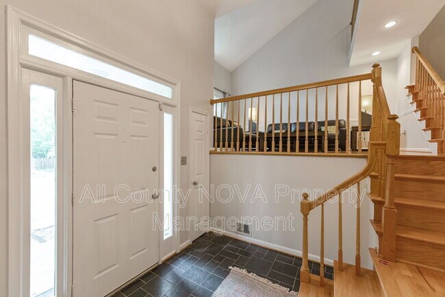 Building Photo - 2122 Kings Garden Way