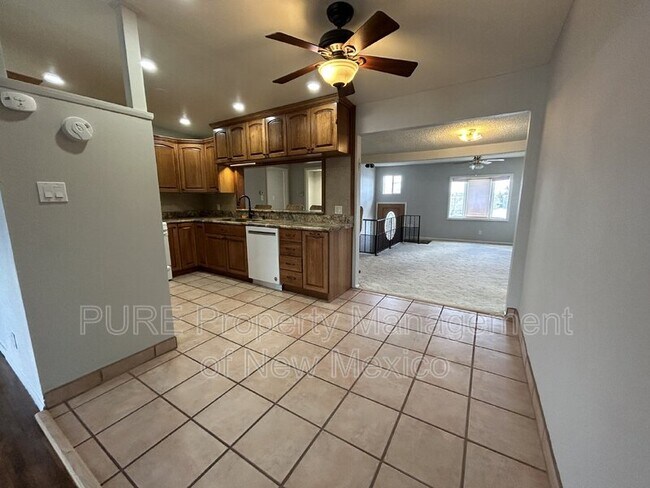 Building Photo - 2801 Edgecliff Dr