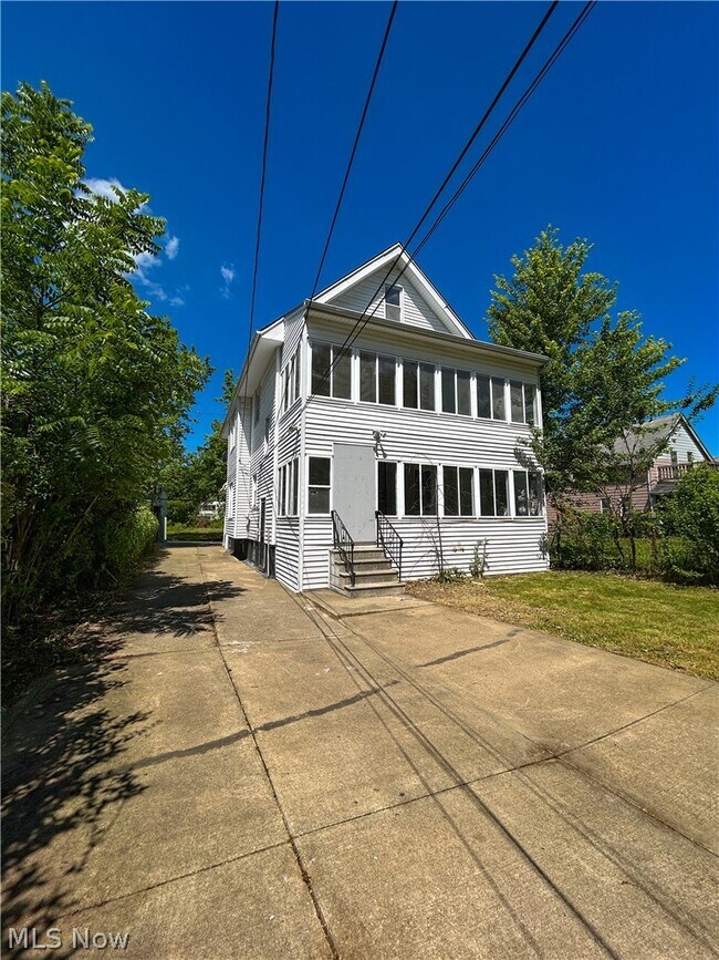 Building Photo - 3415 E 113th St