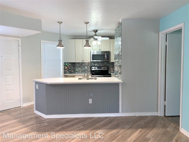 Building Photo - 3302 SE Aster Ln