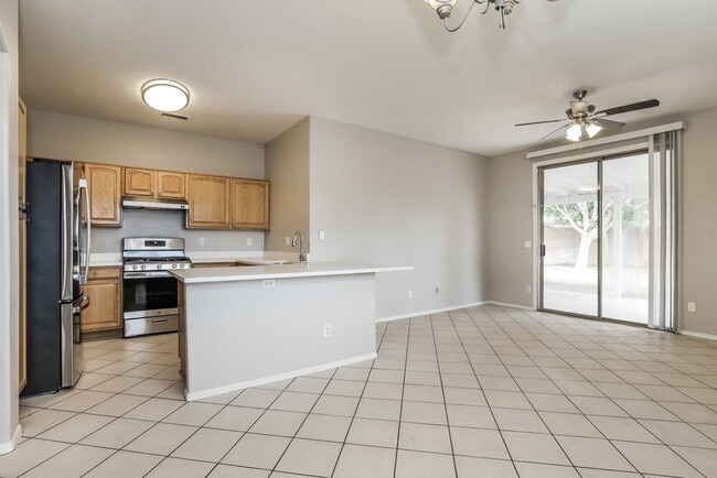 Building Photo - 11170 W Holly St