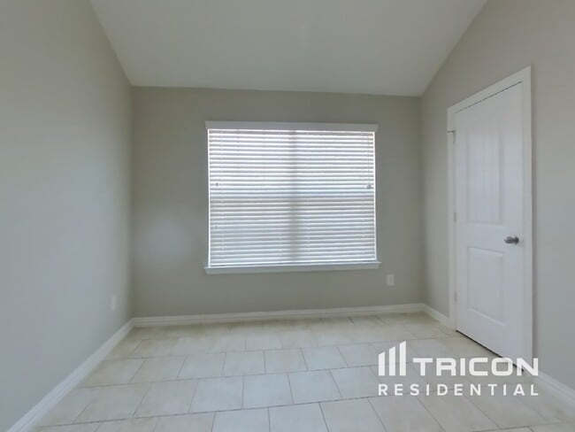 Foto del edificio - 560 Bromeliad Dr
