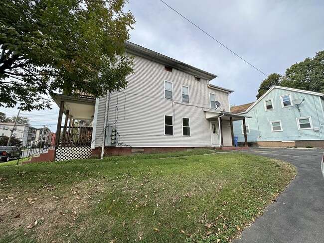Building Photo - 232 Glen St