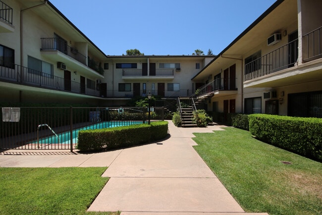 Building Photo - 550 E California Blvd