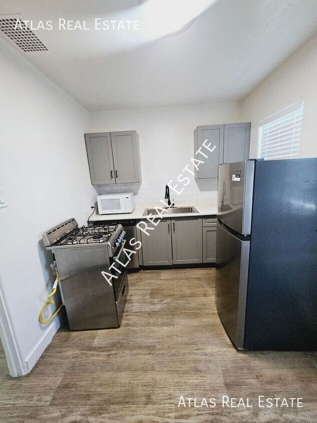 Primary Photo - 740 E Turney Ave