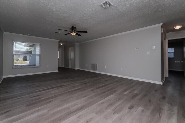 Foto del edificio - 7900 Lightfoot Dr