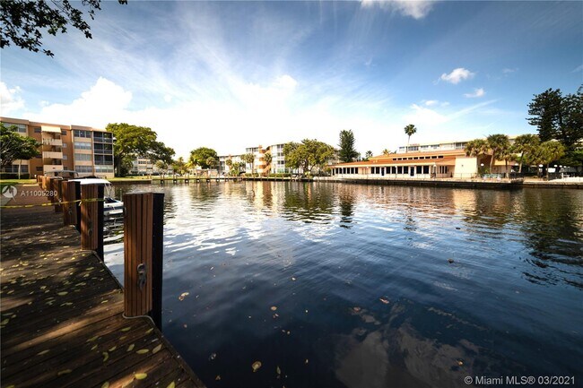 Building Photo - 2741  Taft Street 109 Hollywood Fl 33020