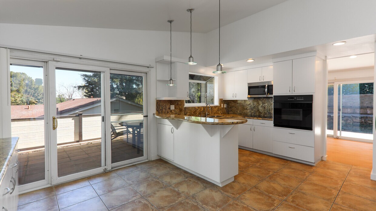 Primary Photo - 20500 Tiara St