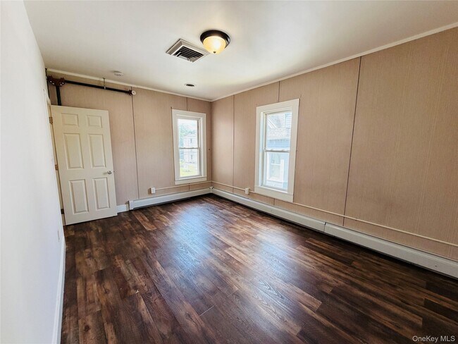 Foto del edificio - 125 Wickham Ave