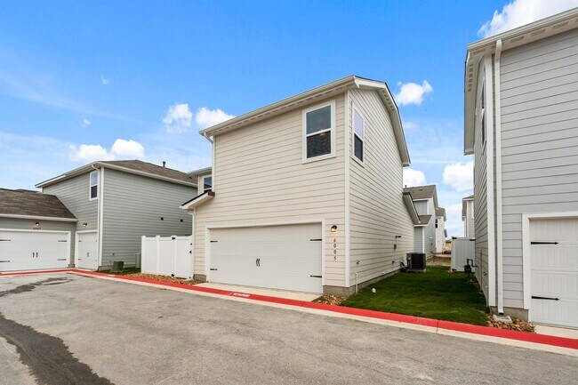 Foto del edificio - 6019 Cooper Cash