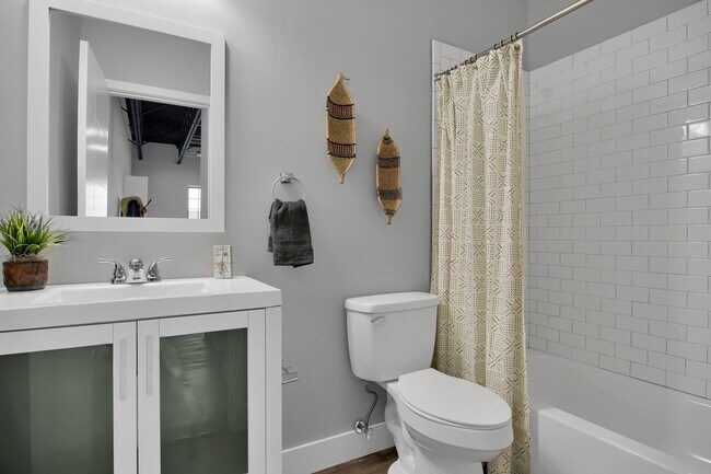 Segundo baño - 4651 Hampton Ave