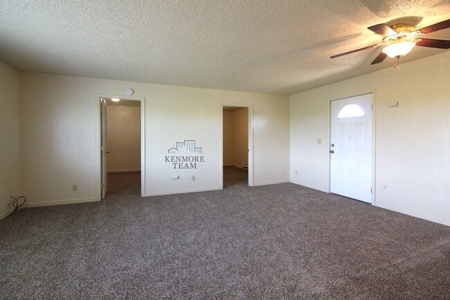 Building Photo - 2 Bedroom, 1 Bath Home in North Pasco