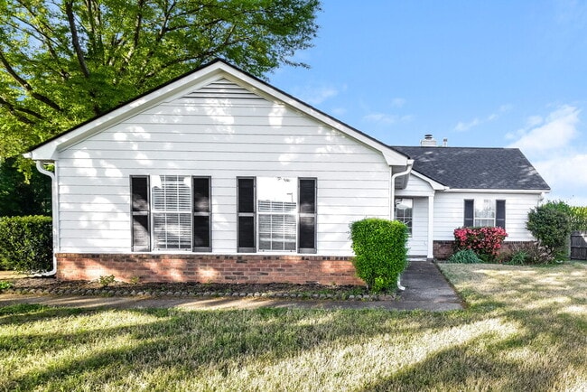 Foto del edificio - 6991 Raleigh Lagrange Rd