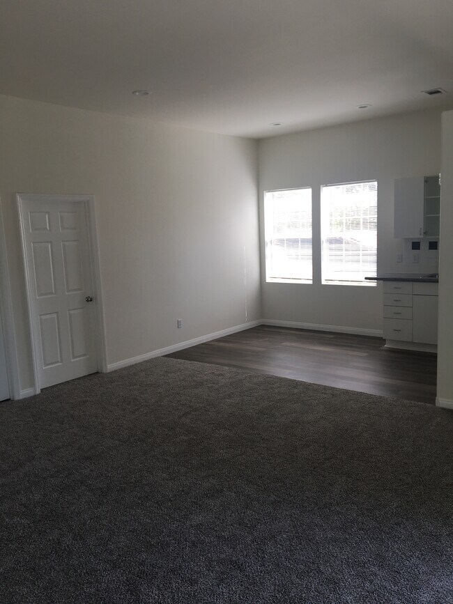 Building Photo - 316 N Highland Ave