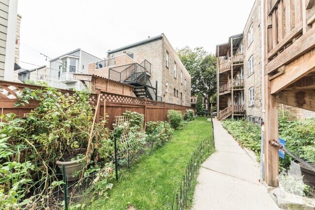 Foto del edificio - 3701 N Hoyne Ave