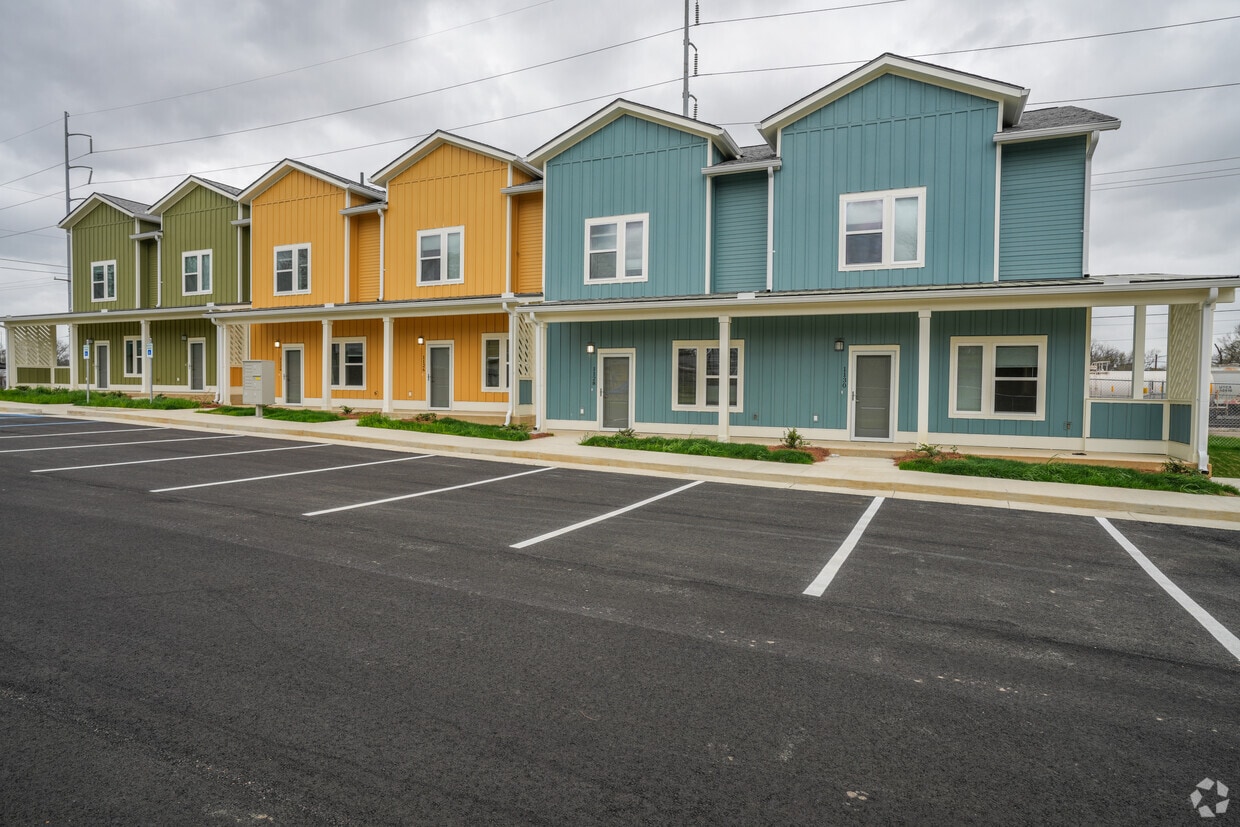 Building Photo - Noel Place