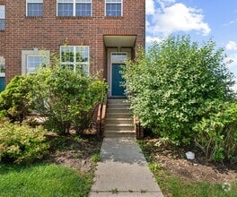 Building Photo - 1876 Lindsay Ln