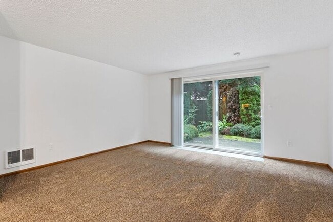Building Photo - This is a must see large 2 bed 1bath!!!