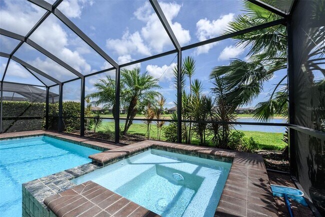 Foto del edificio - 15145 Spanish Point Dr