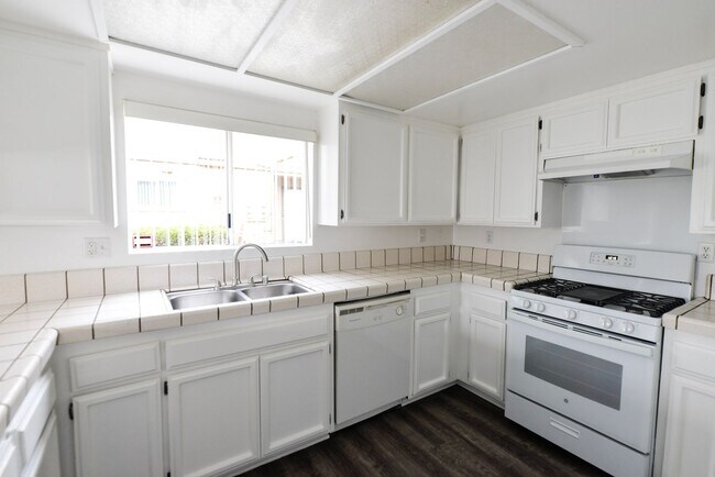 Foto del edificio - 2701 S El Camino Real