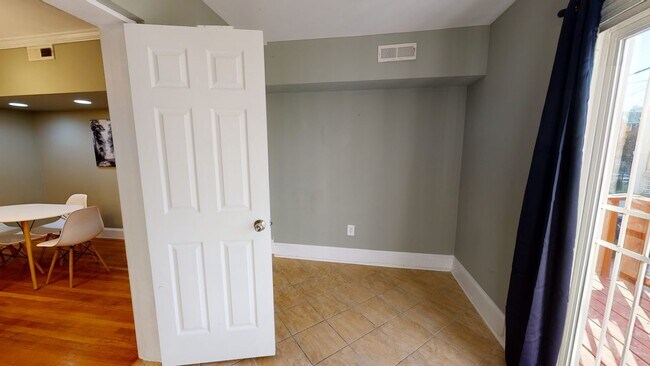 Foto del edificio - Full room in 5-bed/2.5-bath Home