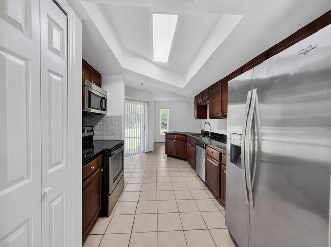 Foto del edificio - Annual rental offering privacy and space on 1.14 acres in Naples!