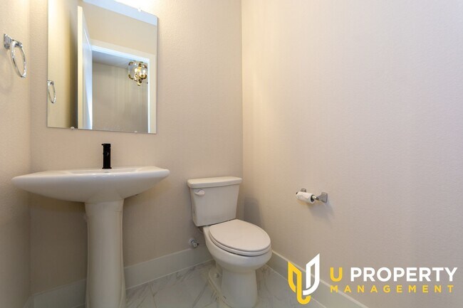 Foto del edificio - Upscale TH in University Place