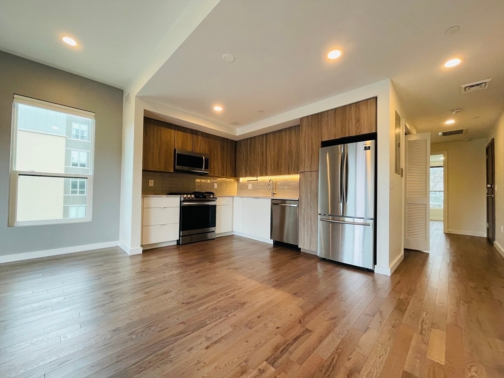 Foto principal - 119 Hyde Park Ave