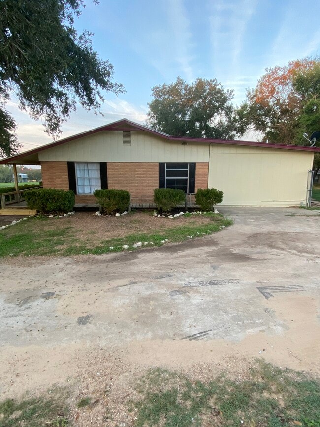 Photo - 905 Trail St House