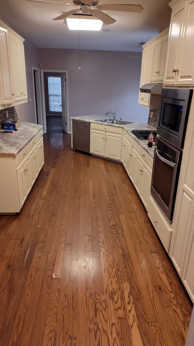 Foto del edificio - 3509 Heatherbrooke Ct