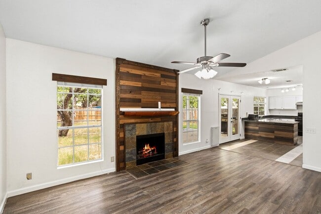 Building Photo - 9110 Chinon