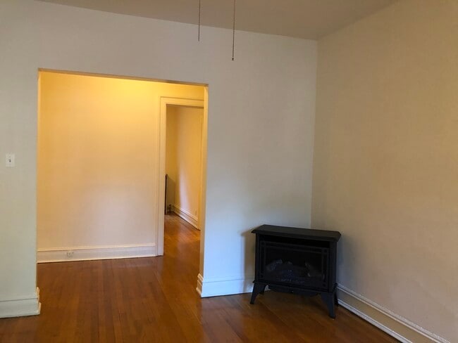 Building Photo - 1134 W Pratt Blvd
