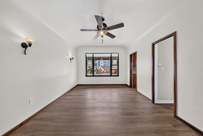 Foto del edificio - 731 E Broadway