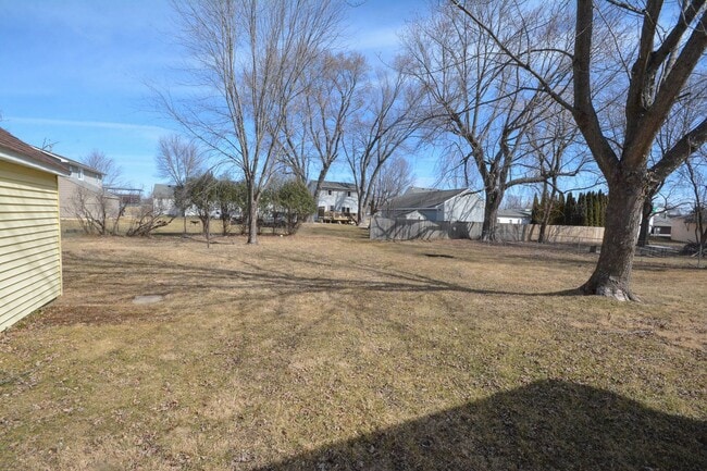 Building Photo - Private 2BR Austin MN Home on Quiet Dead-End