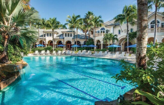 Foto del edificio - ** FIDDLER'S CREEK WATERFRONT SEASONAL 3 BEDROOM-3 BATH COACH HOME IN VARENNA ** SOCIAL MEMBERSHI...