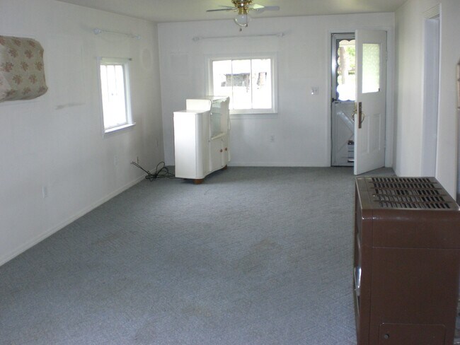 Building Photo - 711 E Princeton Ave