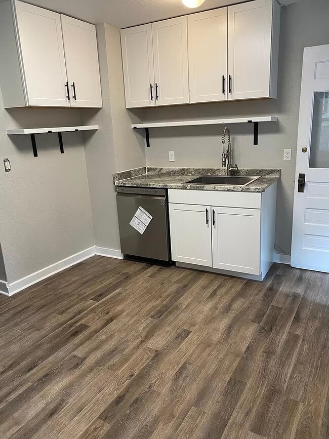 Kitchen Angle 3 - 1125 Manitou Ave