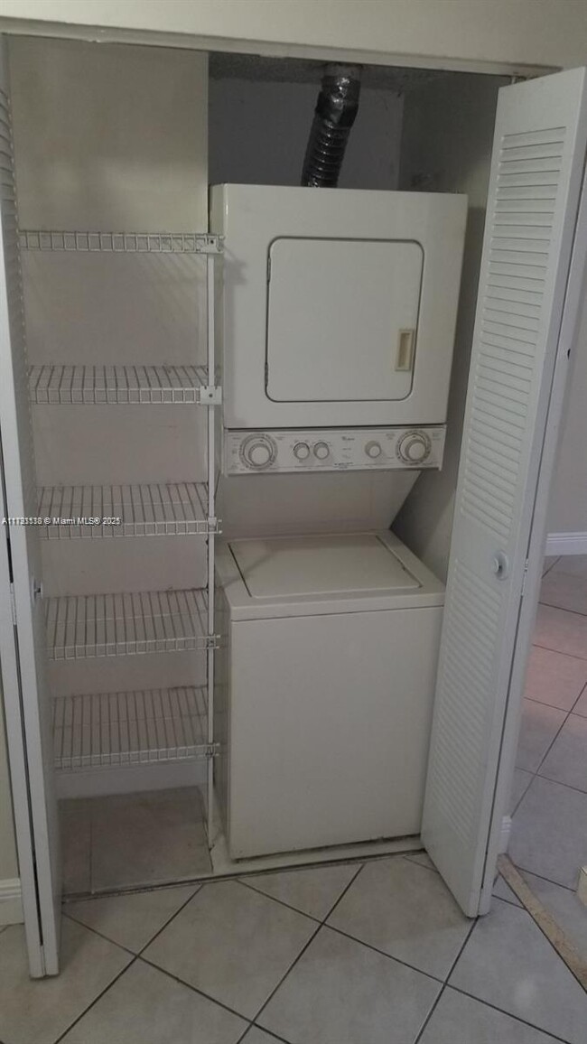 Foto del edificio - 2550 SW 18th Terrace