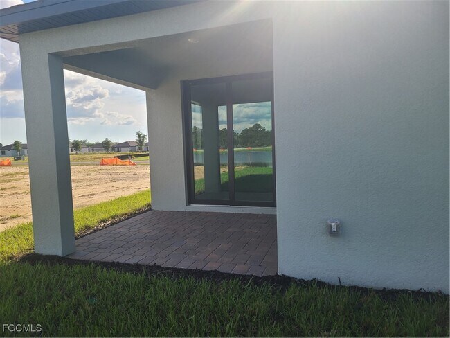 Building Photo - 1023 Caloosa Breeze Dr