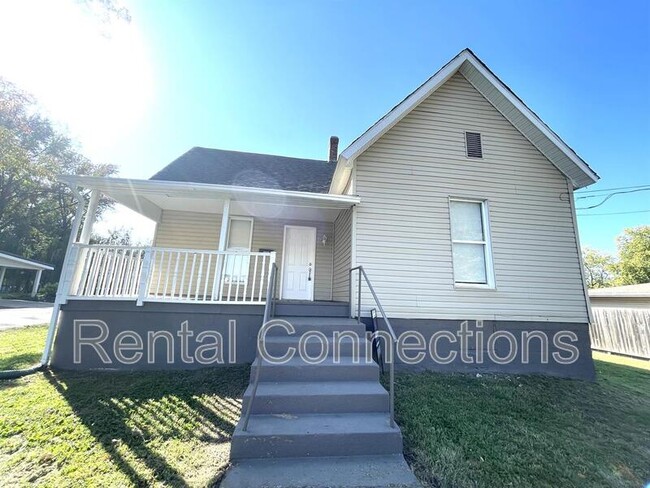 Building Photo - 300 N Bentley St