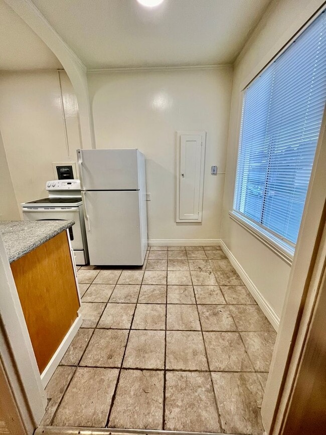Interior Photo - 3201 Beaumont Ave.