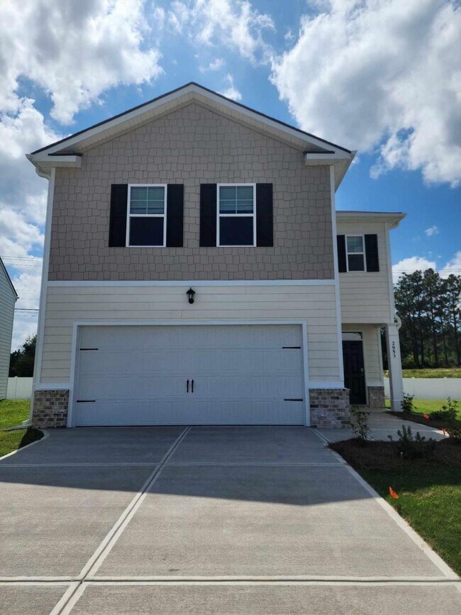 Building Photo - Beautiful Home 4 Bedroom 2.5 Bath
