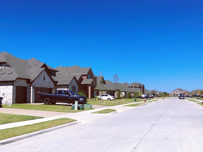 Building Photo - 4008 Mockingbird Ln